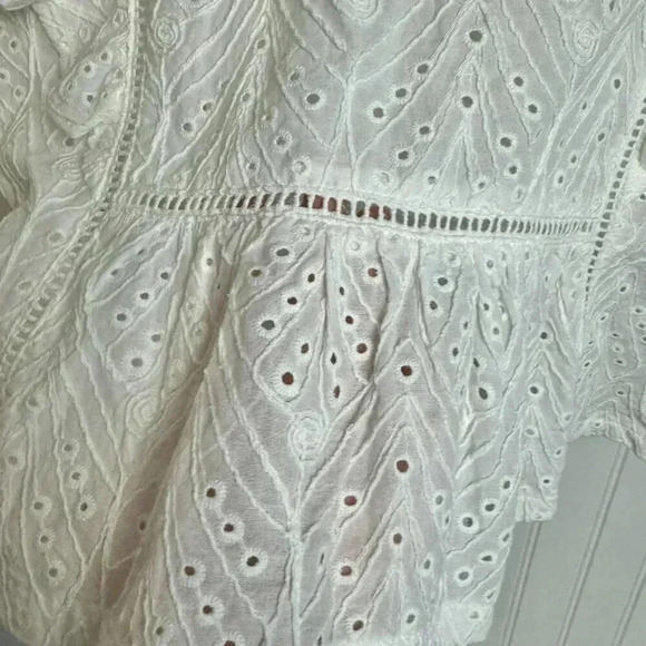 Solitaire white eyelet lace V-neck crop top flutter sleeve size large A36 - Picture 4 of 6